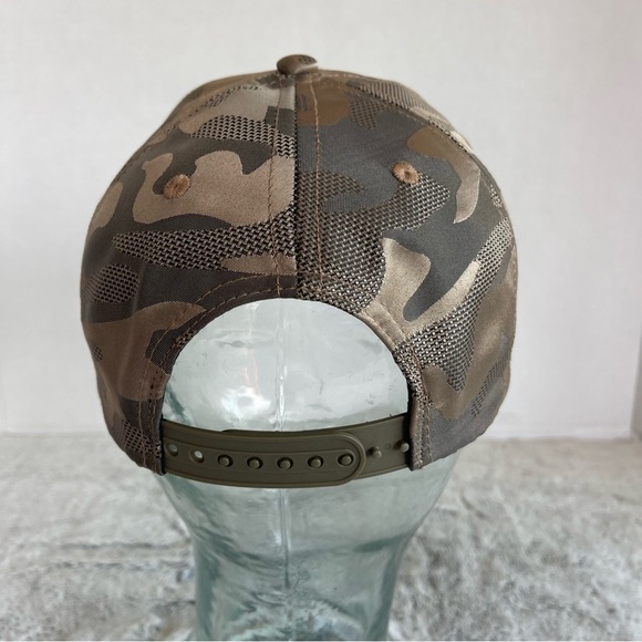 Los Angeles Lakers Camouflage Pechanga Casino Giveaway Snap Back Hat - Picture 3 of 7